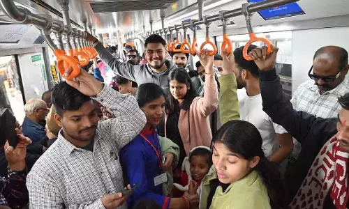 Bhopal Metro : ट्रेन में चढ़ने से पहले ध्यान दें-- यात्रियों के लिए कोई इंश्योरेंस कवर नहीं है
